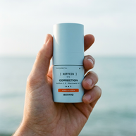 Korrekturserum Tag in der Hand — 15 ml Größenvergleich